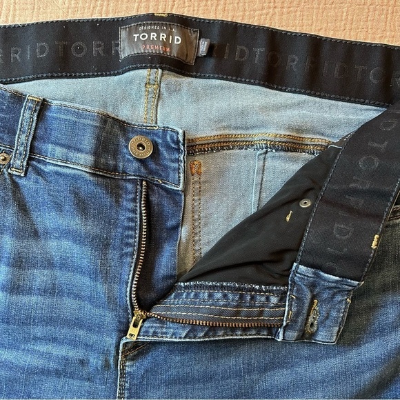 Torrid Bombshell Premium Stretch High-Rise Destructed Skinny Jeans, size 20R - Picture 11 of 14